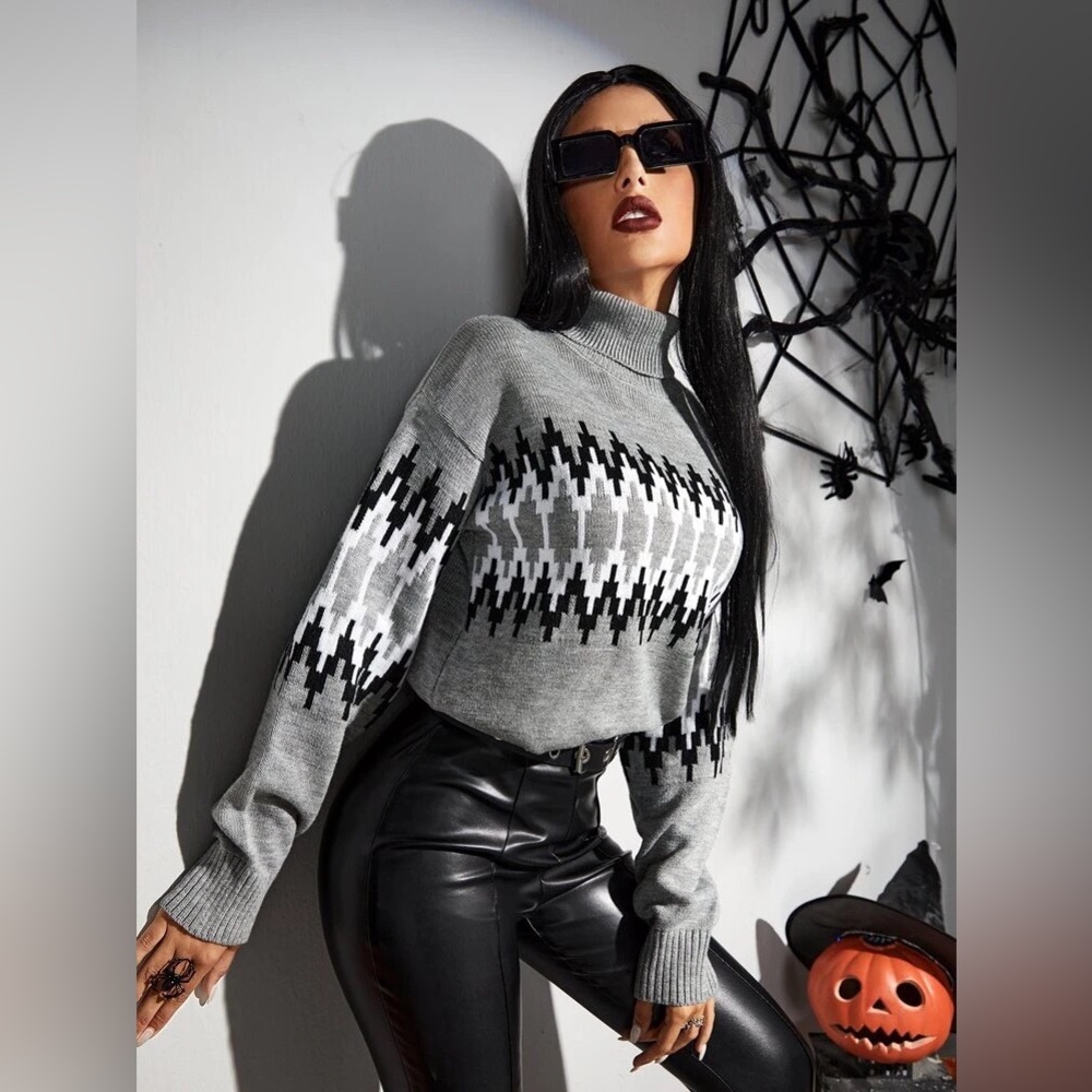 Geo Pattern Gray Turtleneck Sweater